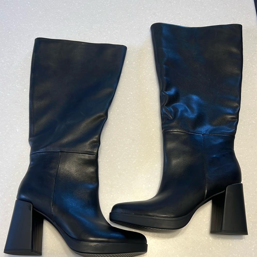 Naturalizer boots- Align wide calf